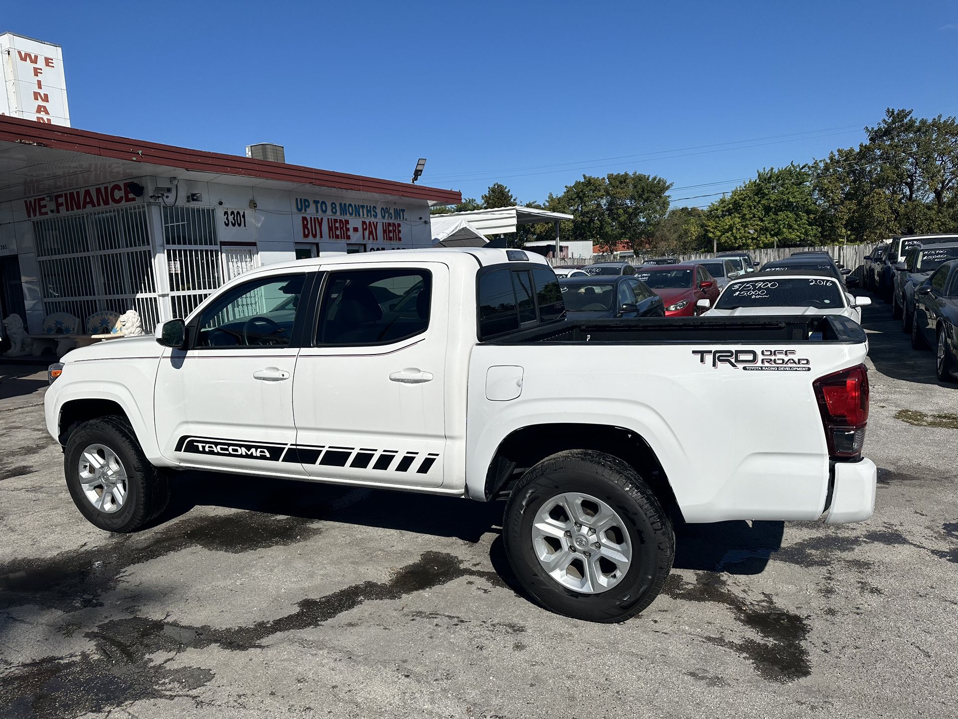 used toyoa tacoma 2022 - front view 2